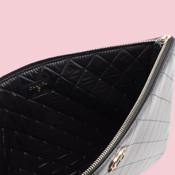 Chanel Large Diamond Quilted Lambskin O Case Clutch - Picture 4 of 12